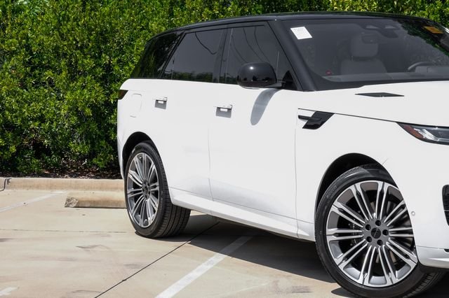 New 2026 White Land Rover Dynamic SE image 8