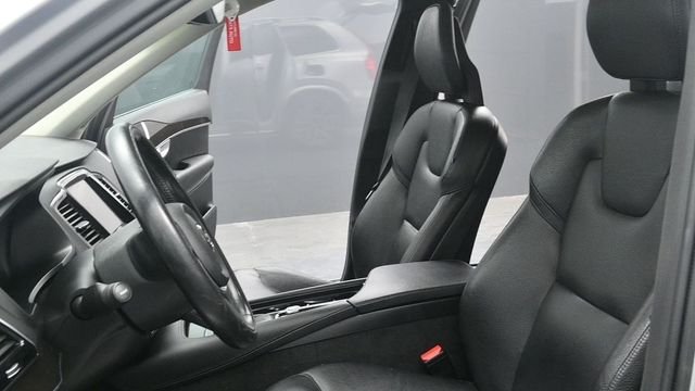 Used 2018 Silver Volvo T6 Momentum image 25