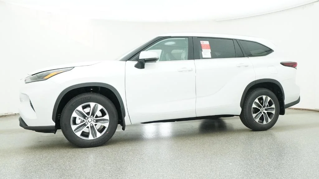 New 2026 Wind Chill Pearl Toyota XLE image 11