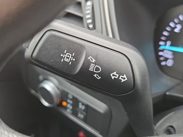 Used 2021 Oxford White Ford SE image 32
