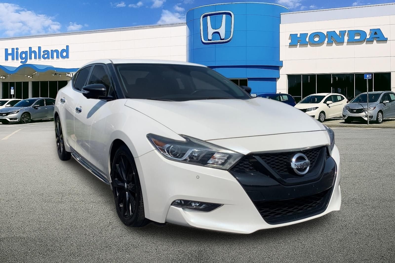 Used 2018 White Nissan SR image 5
