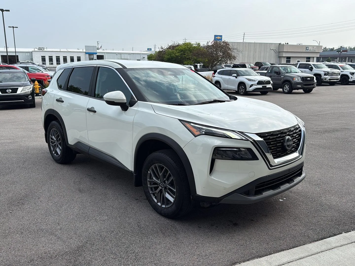 Used 2023  Nissan S image 1
