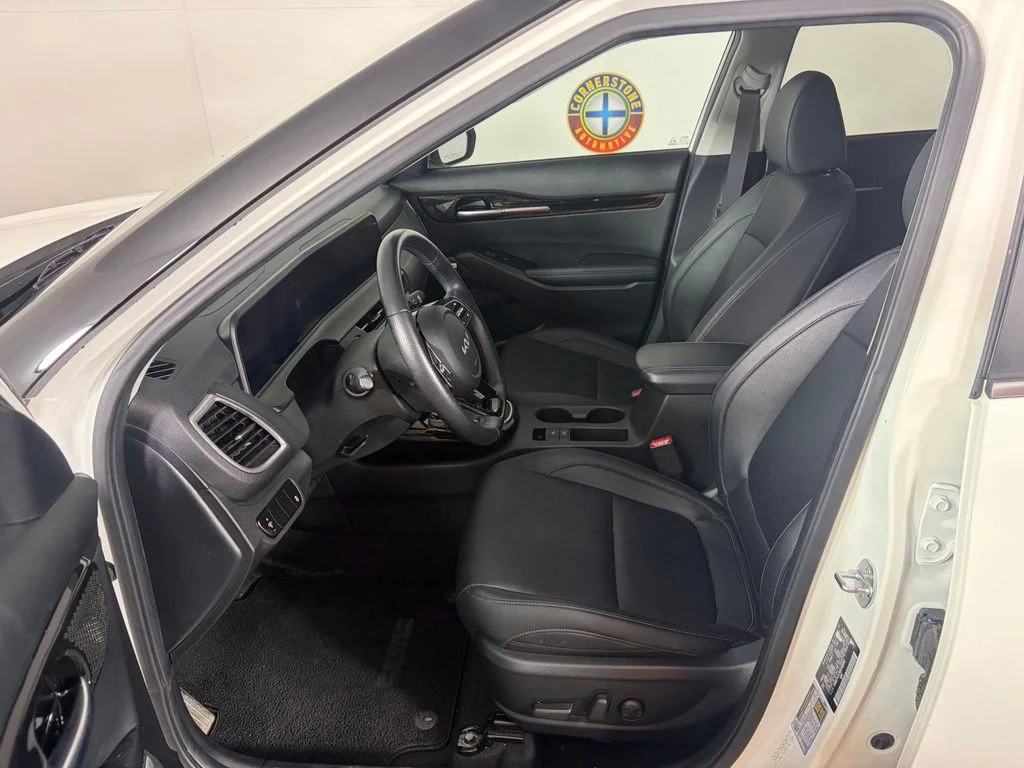 Used 2024 White Kia SX image 11
