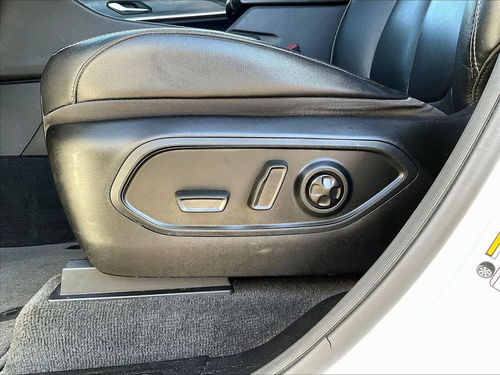 Used 2022 White Jeep Limited image 28