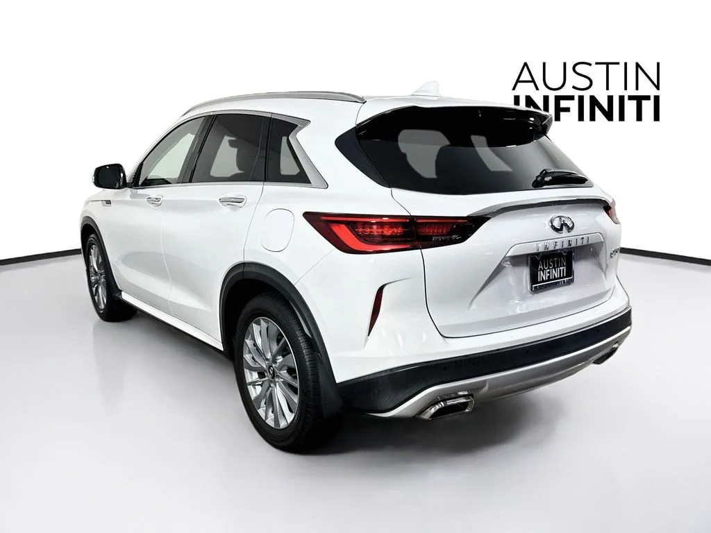 Certified Used 2023 White INFINITI LUXE image 7