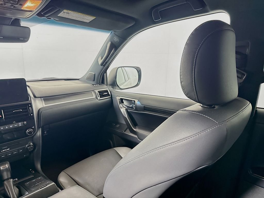 Used 2022 Starfire Pearl Lexus Base image 23