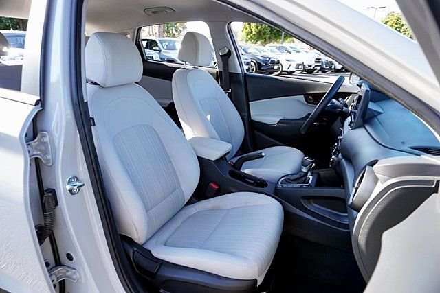 Used 2023 Silver Hyundai SEL image 11