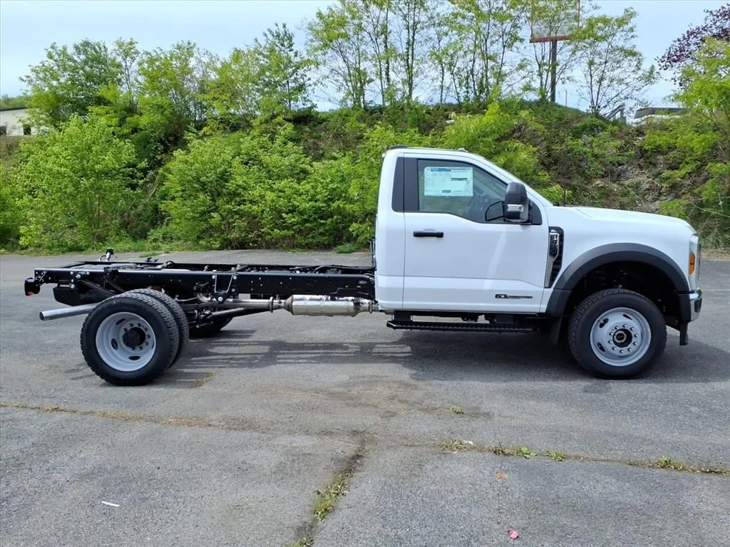 New 2026 Oxford White Ford F-450® XL image 16