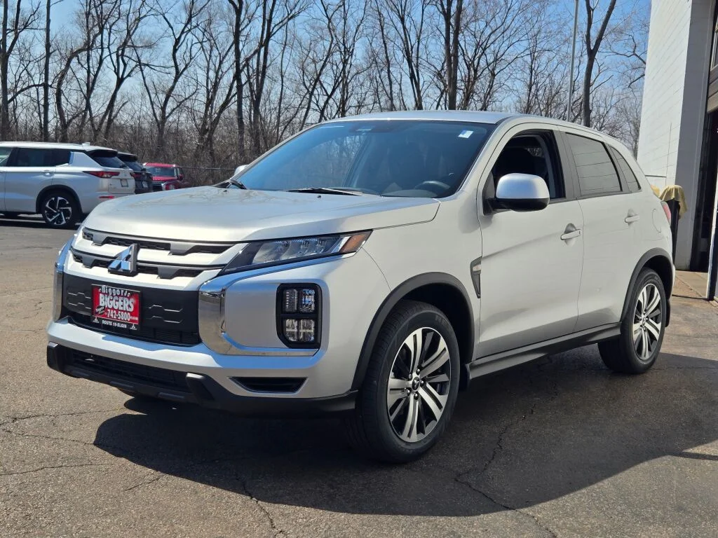 Used 2026 Gray Mitsubishi 2.0 ES image 3