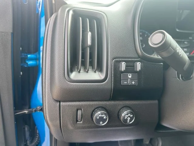 Used 2021 Blue Chevrolet ZR2 image 21