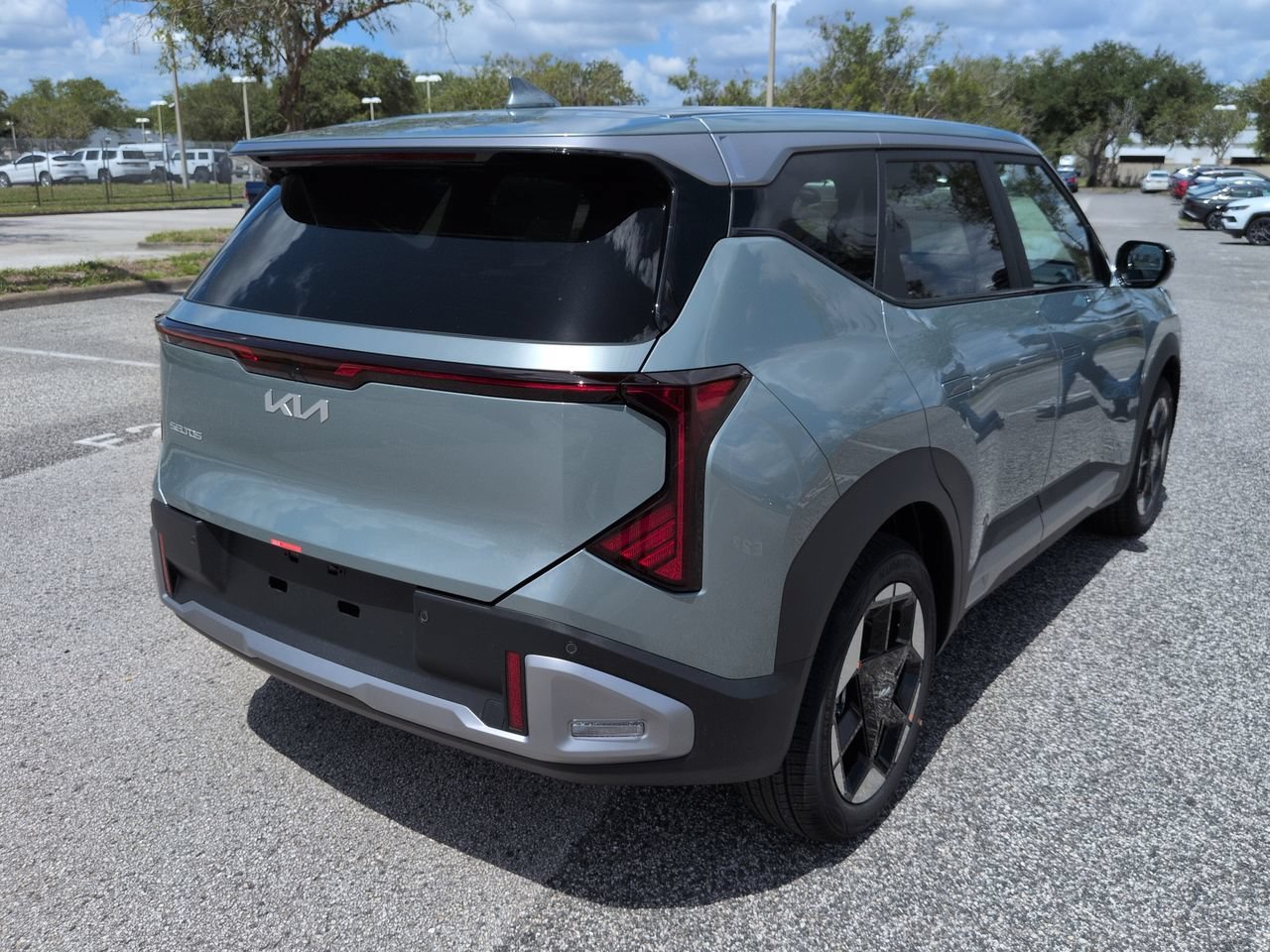 New 2027 Iceberg Green Kia S image 5