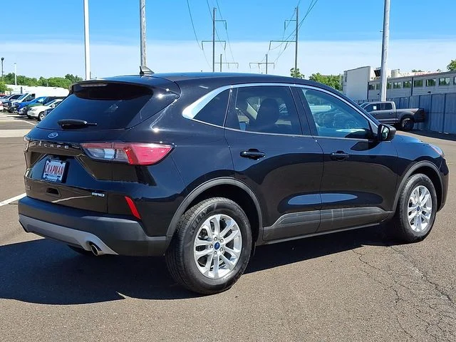 Certified Used 2022 Black Metallic Ford SE image 6