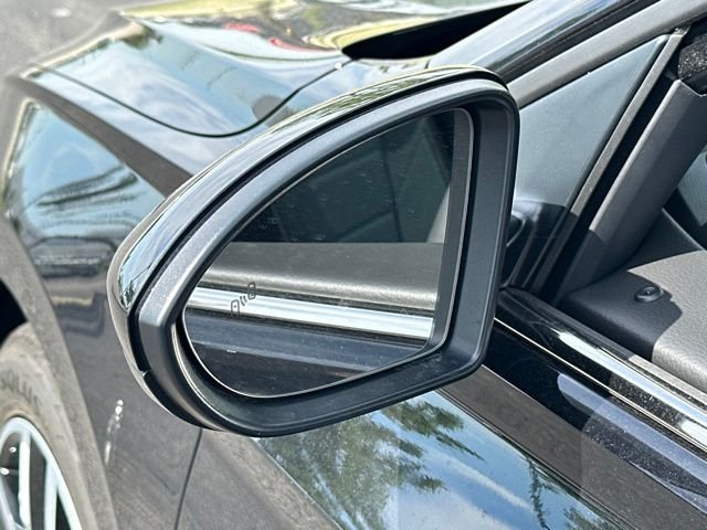 New 2026 Deep Black Pearl Volkswagen 1.5T SE image 11
