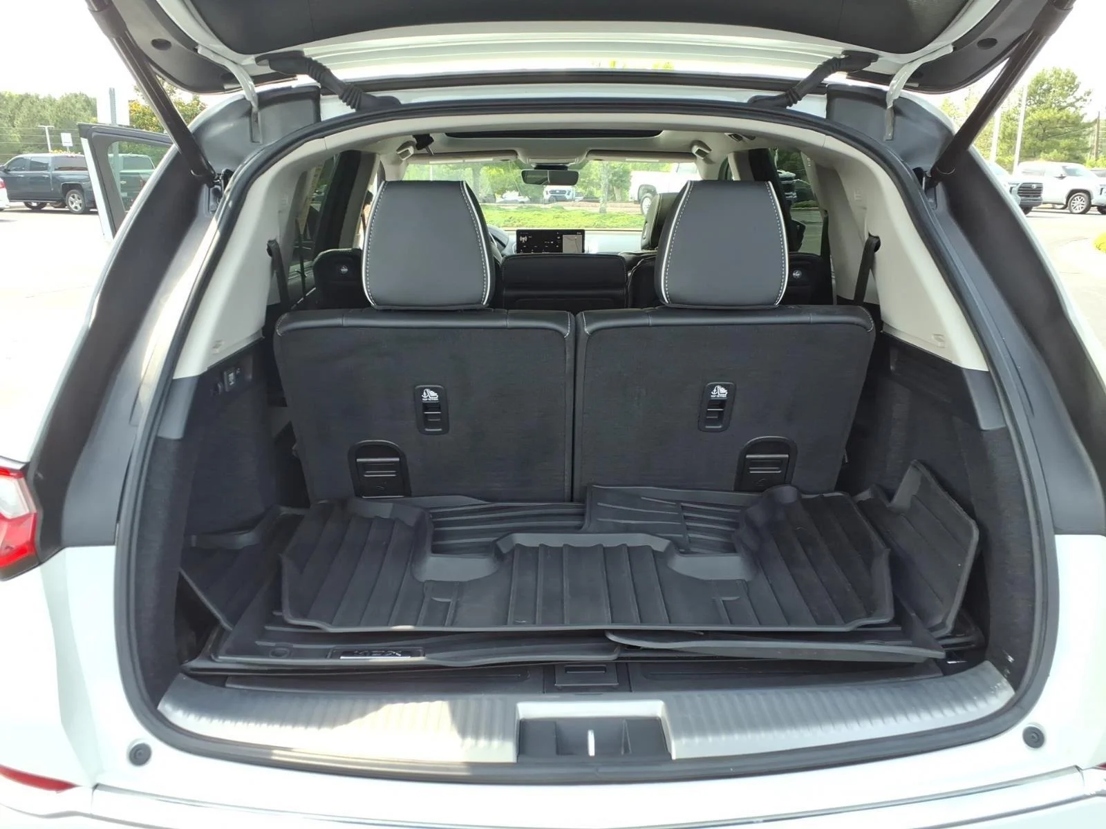 Used 2022 Platinum White Pearl Acura w/Advance Package image 33