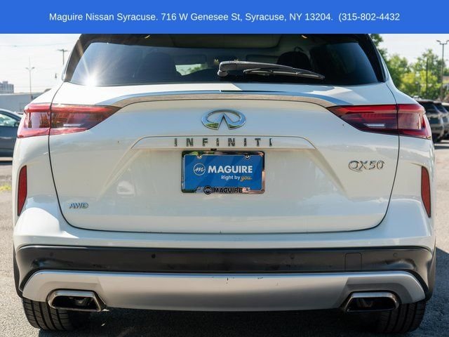 Used 2019 White INFINITI ESSENTIAL image 7