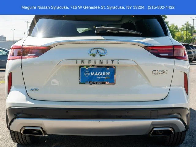 Used 2019 White INFINITI ESSENTIAL image 7