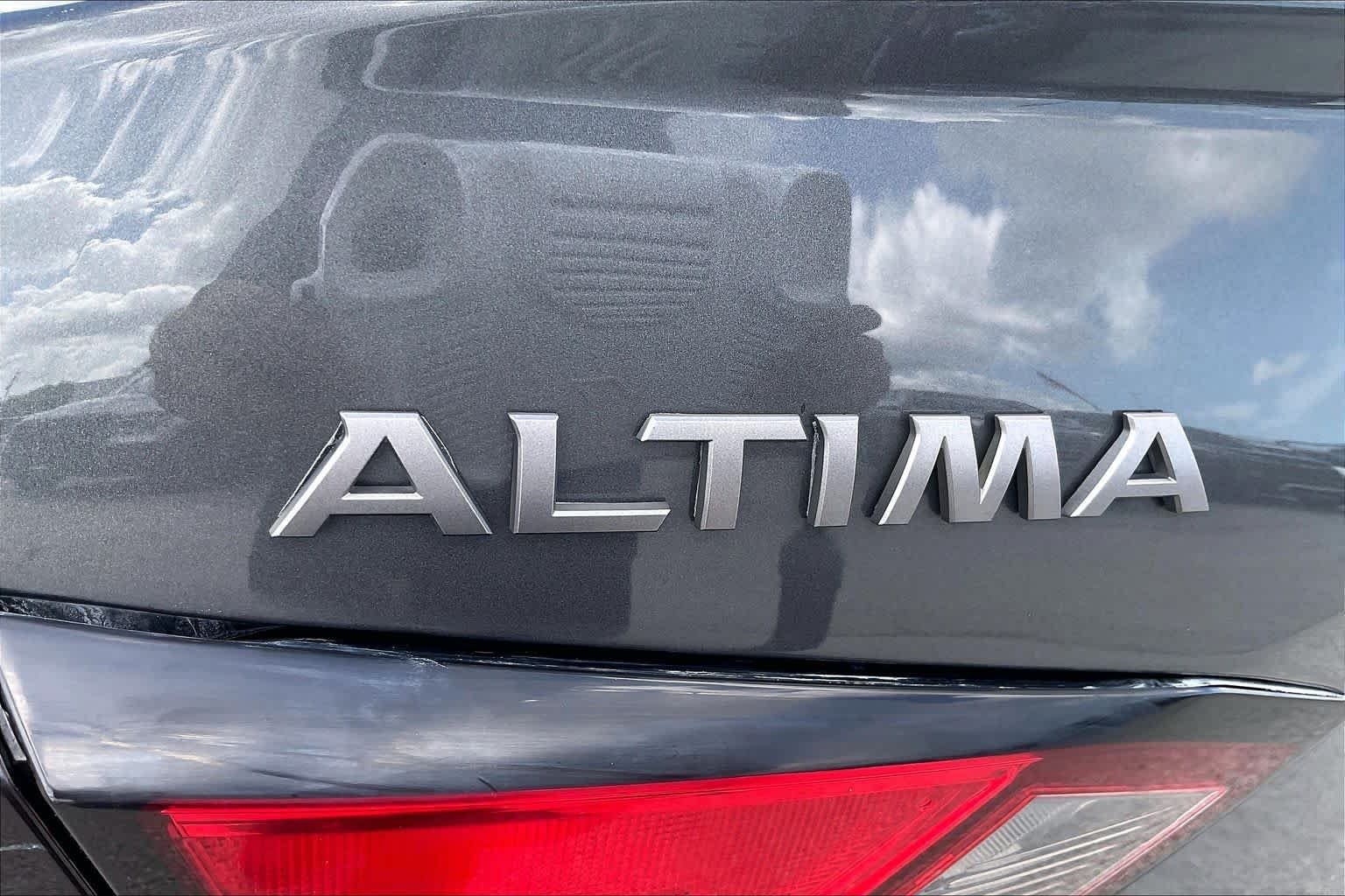 Used 2025 Gun Metallic Nissan SV image 10