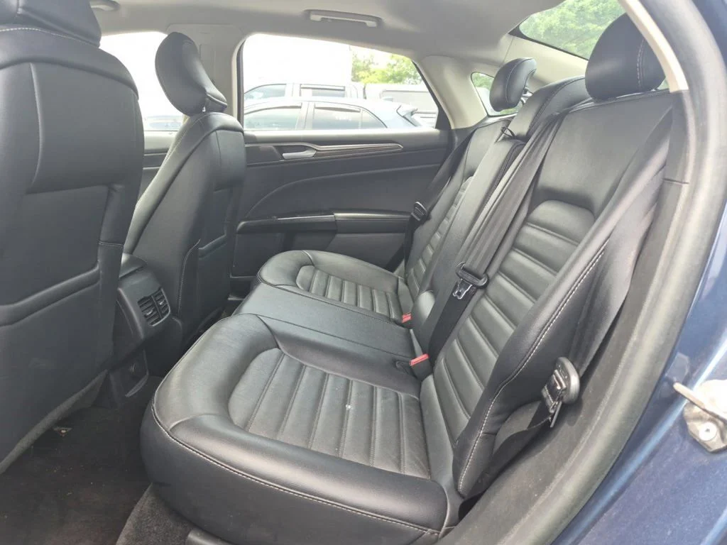 Used 2018 Blue Ford SE image 15