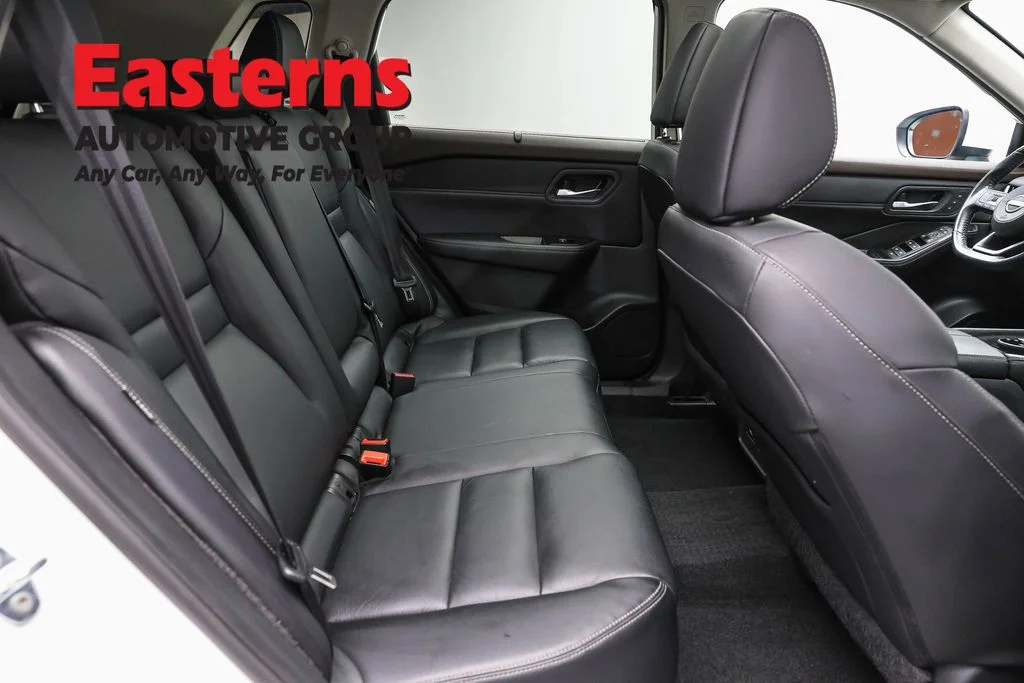 Used 2023 White Nissan SL image 25