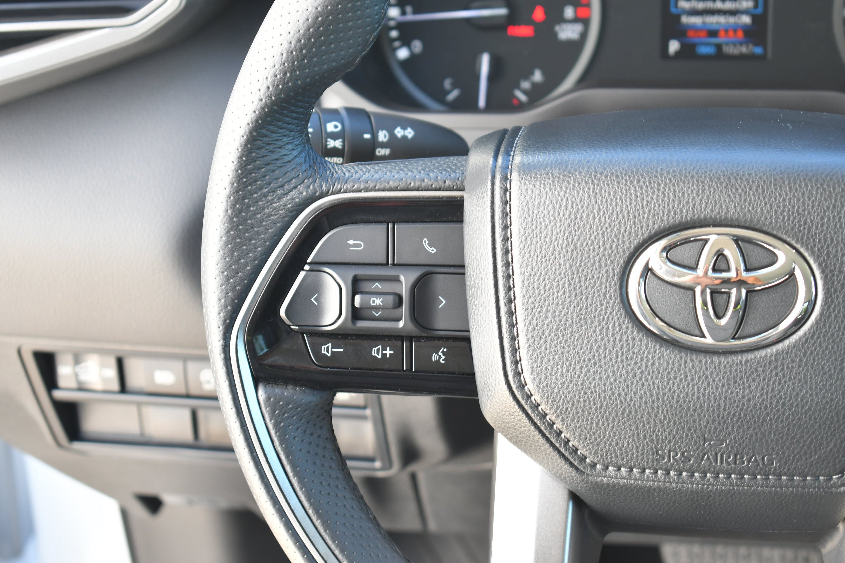 Used 2023  Toyota Limited image 19