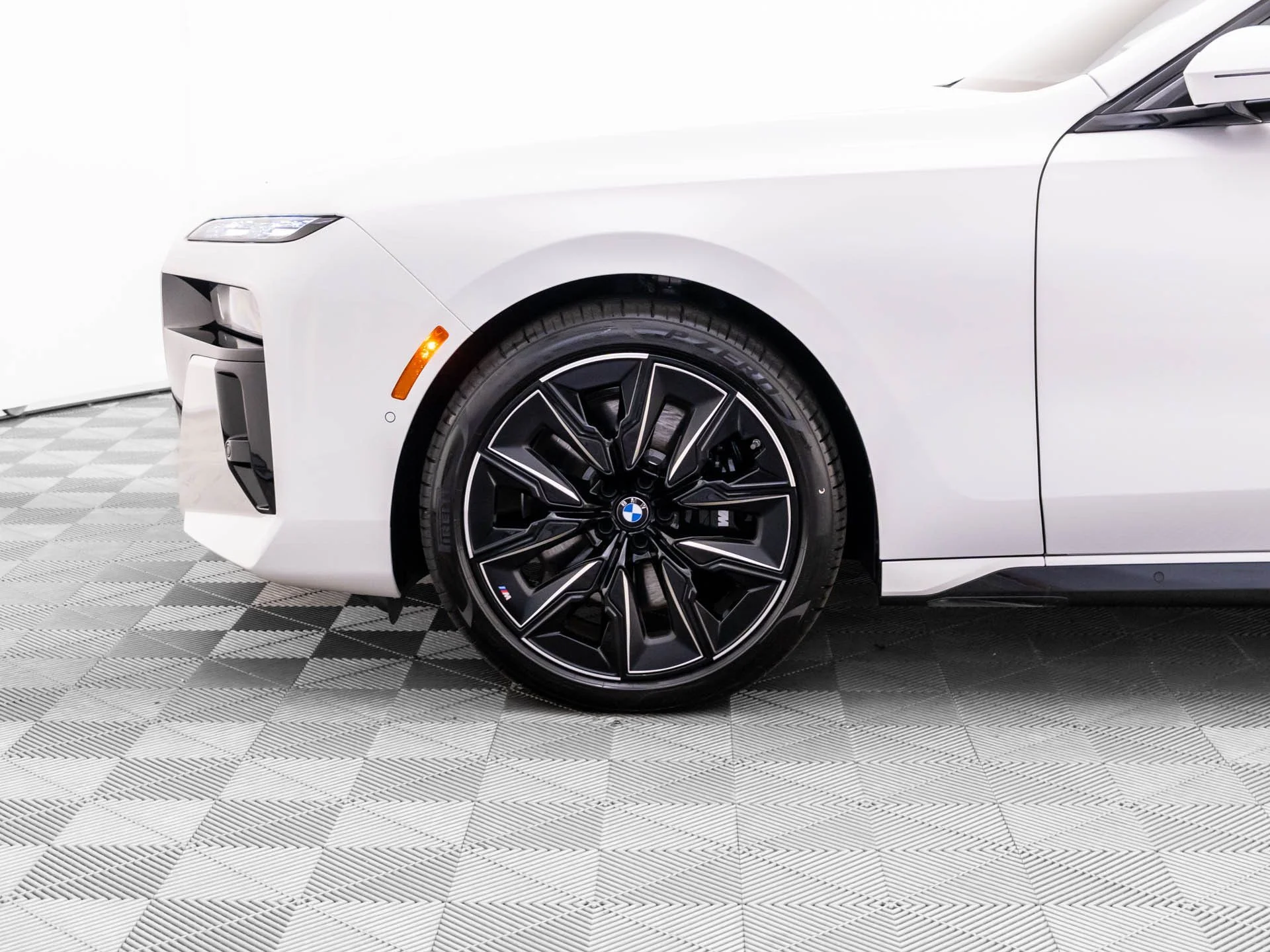 New 2026 White BMW 760i xDrive image 37
