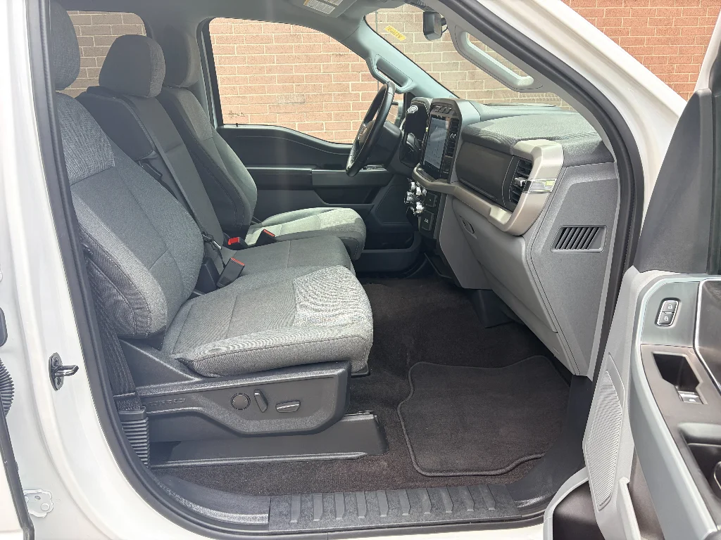 Used 2022 Oxford White Ford XLT image 22