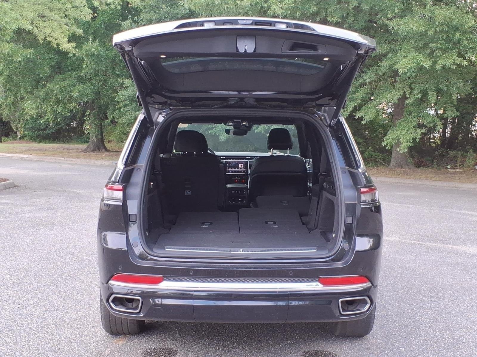 Used 2023 Diamond Black Crystal Pearlcoat Jeep Overland image 29