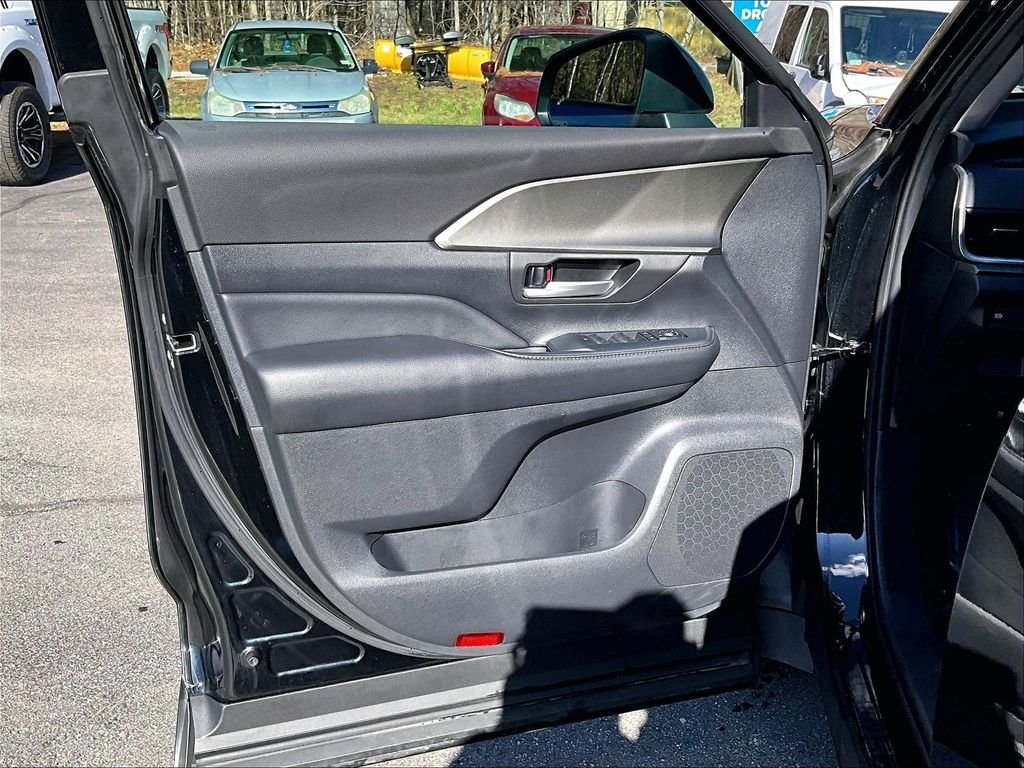 Used 2024 Midnight Black Metallic Toyota XLE image 9