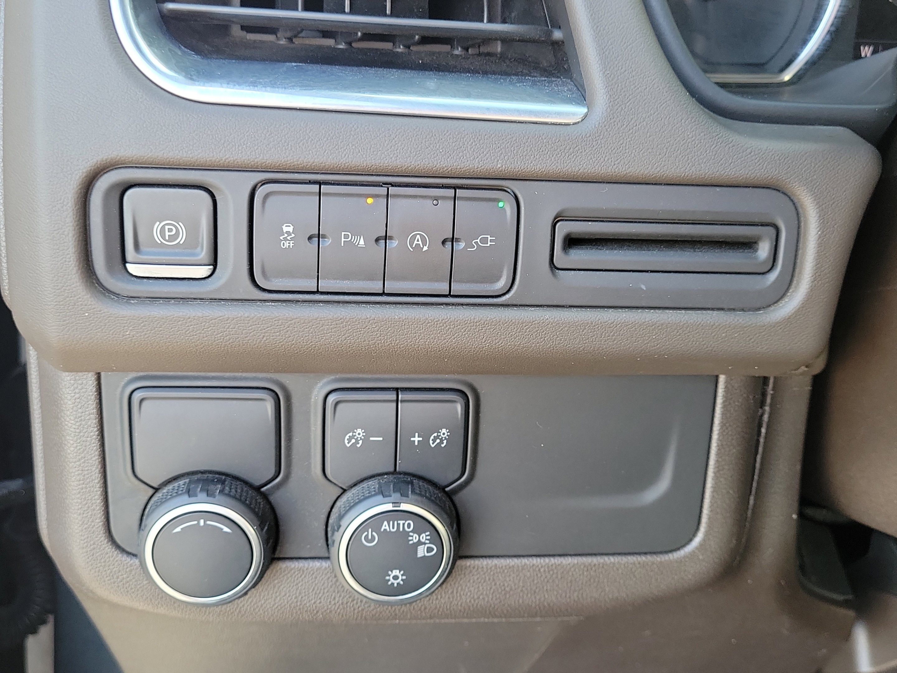 Used 2021 Shadow Gray Metallic Chevrolet LT image 25