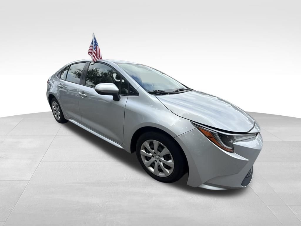 Used 2022 Silver Toyota LE image 8