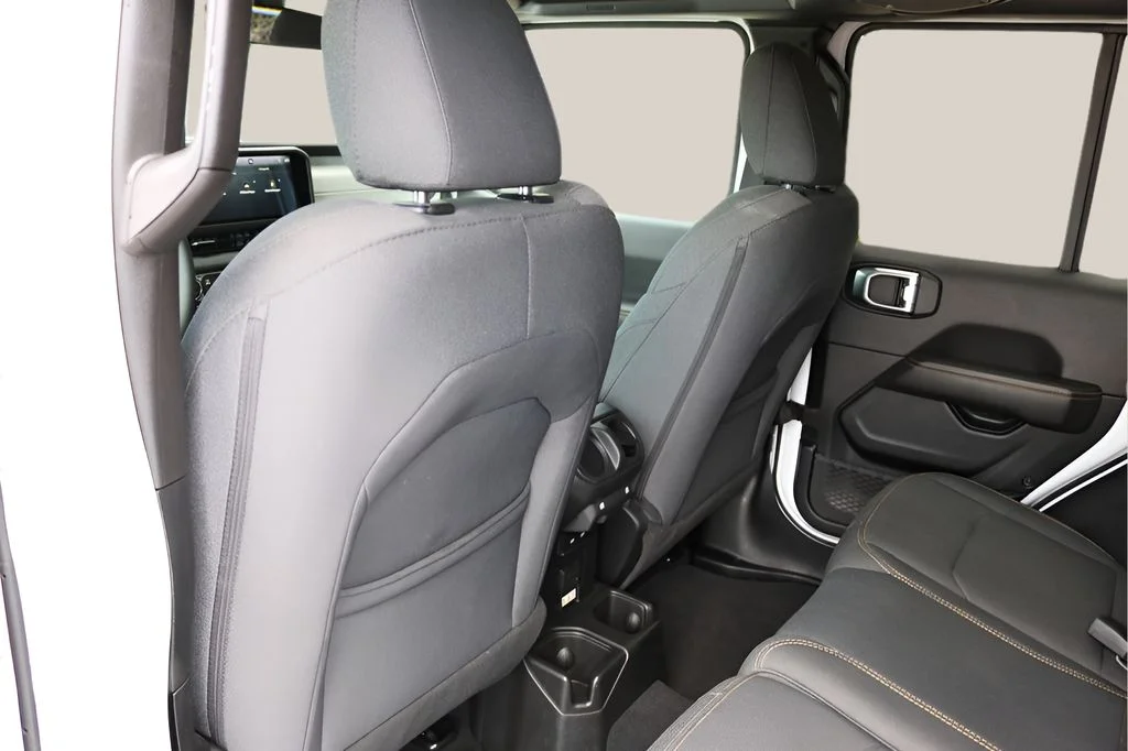 Used 2025 White Jeep Sahara image 14