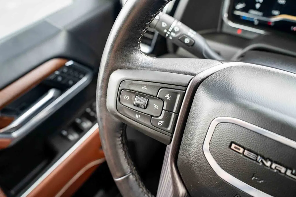 Used 2025 Silver GMC Denali Ultimate image 15
