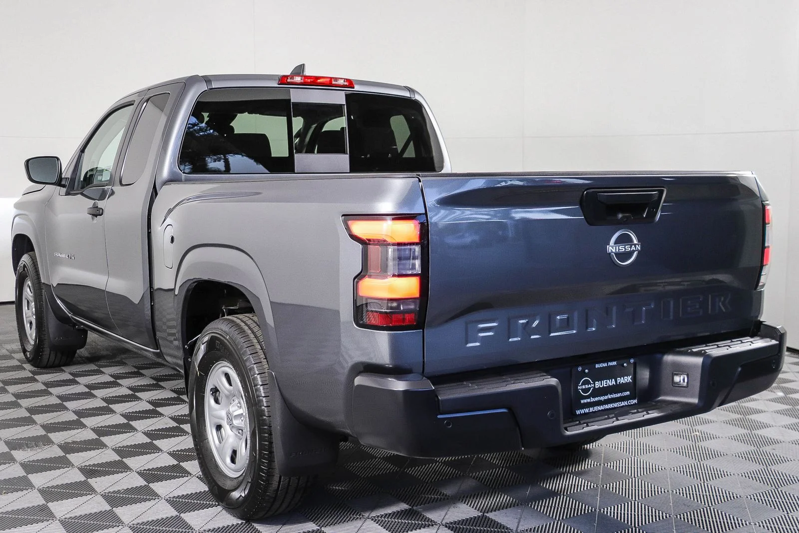 New 2027 Gray Nissan S image 6