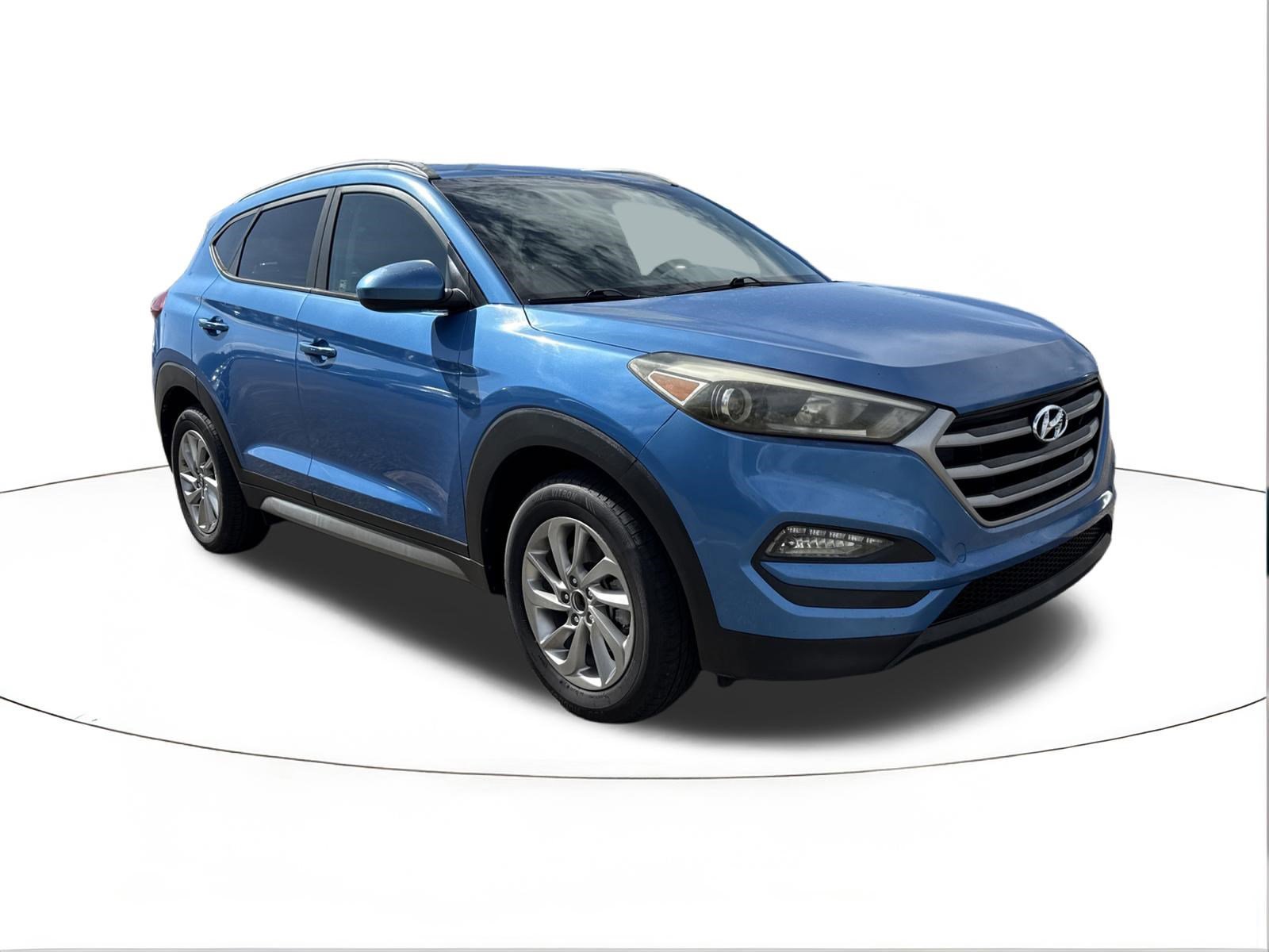 Used 2017 Caribbean Blue Hyundai SE image 1