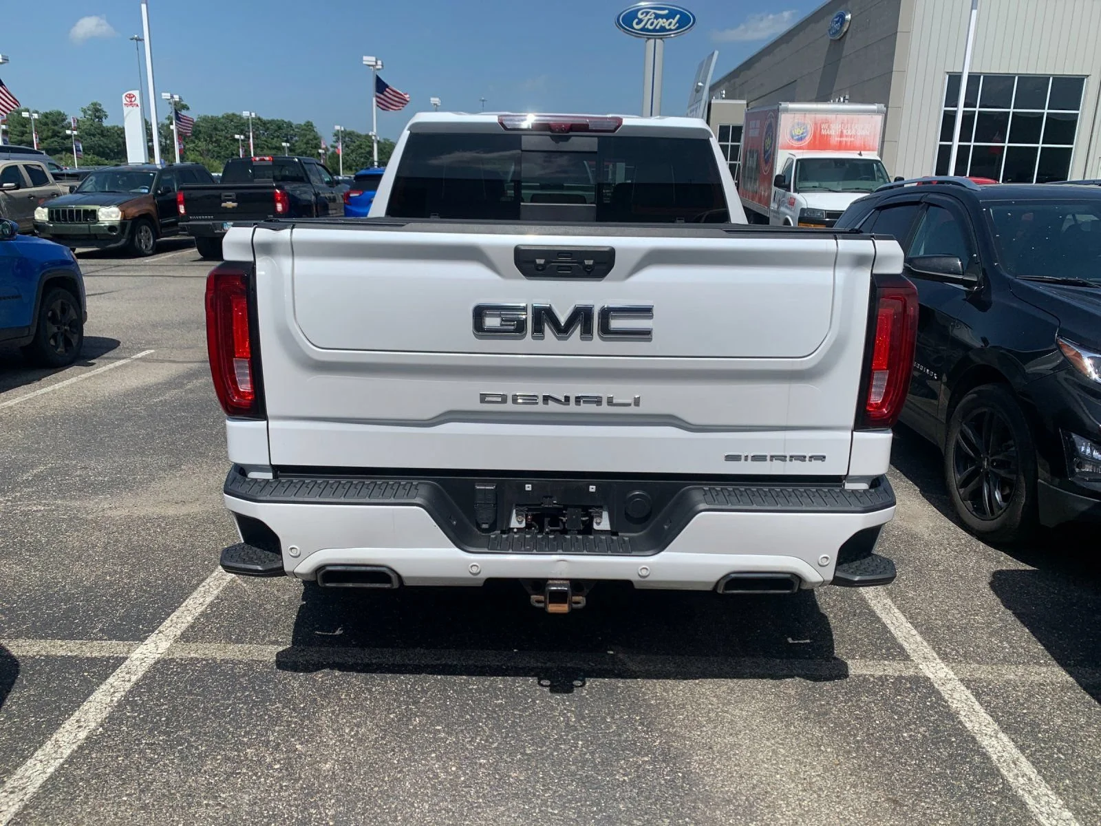Used 2024 White Frost Tricoat GMC Denali Ultimate image 3