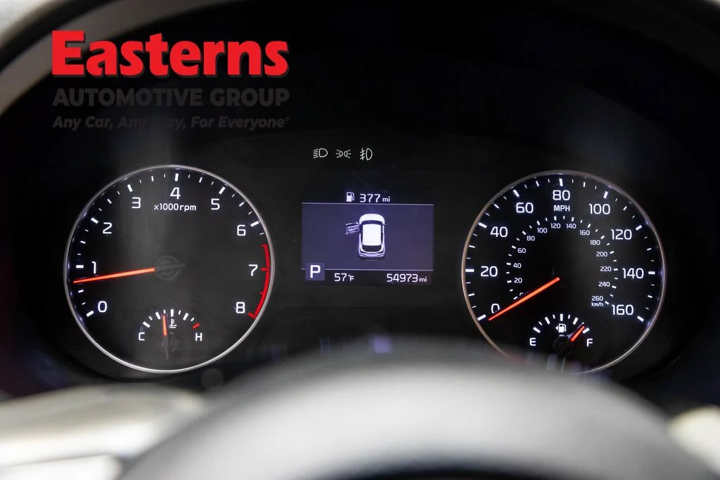 Used 2021 White Kia S image 18