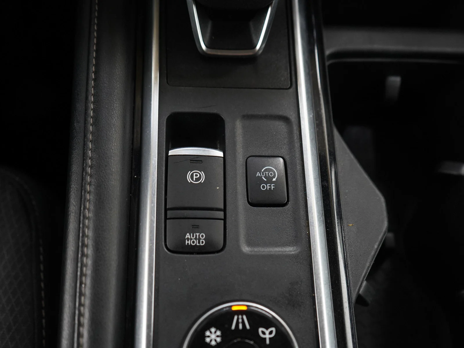Used 2023 Gun Metallic Nissan SV image 24