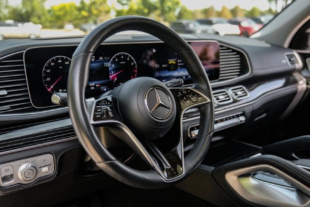 Used 2024 White Mercedes-Benz GLE 580 image 18