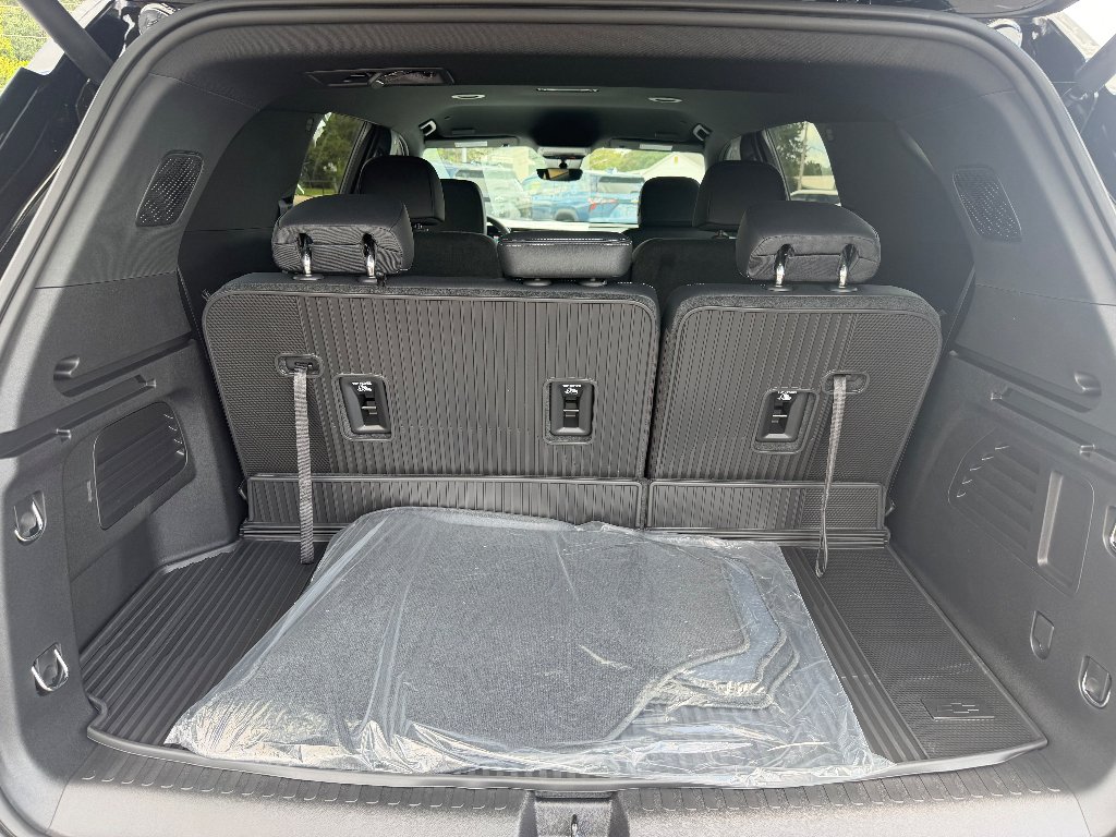New 2027 Mosaic Black Metallic Chevrolet LT image 19