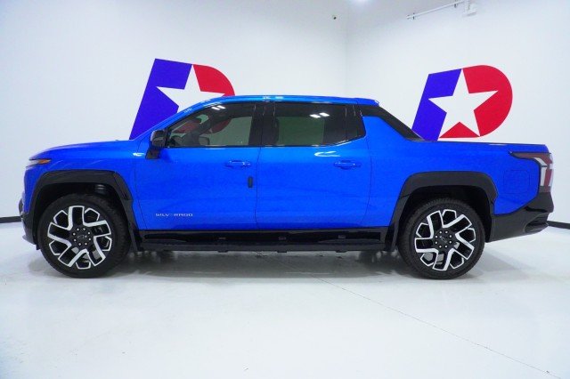 2025 Chevrolet Silverado EV RST - Photo 11