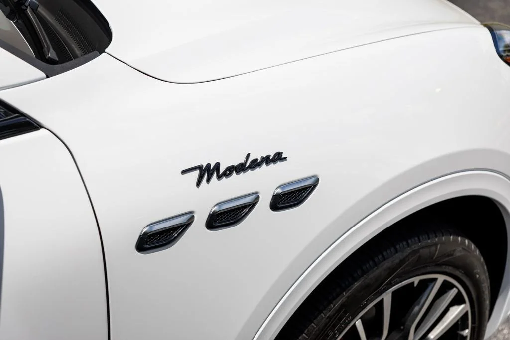 Used 2023 Bianco Maserati Modena image 35