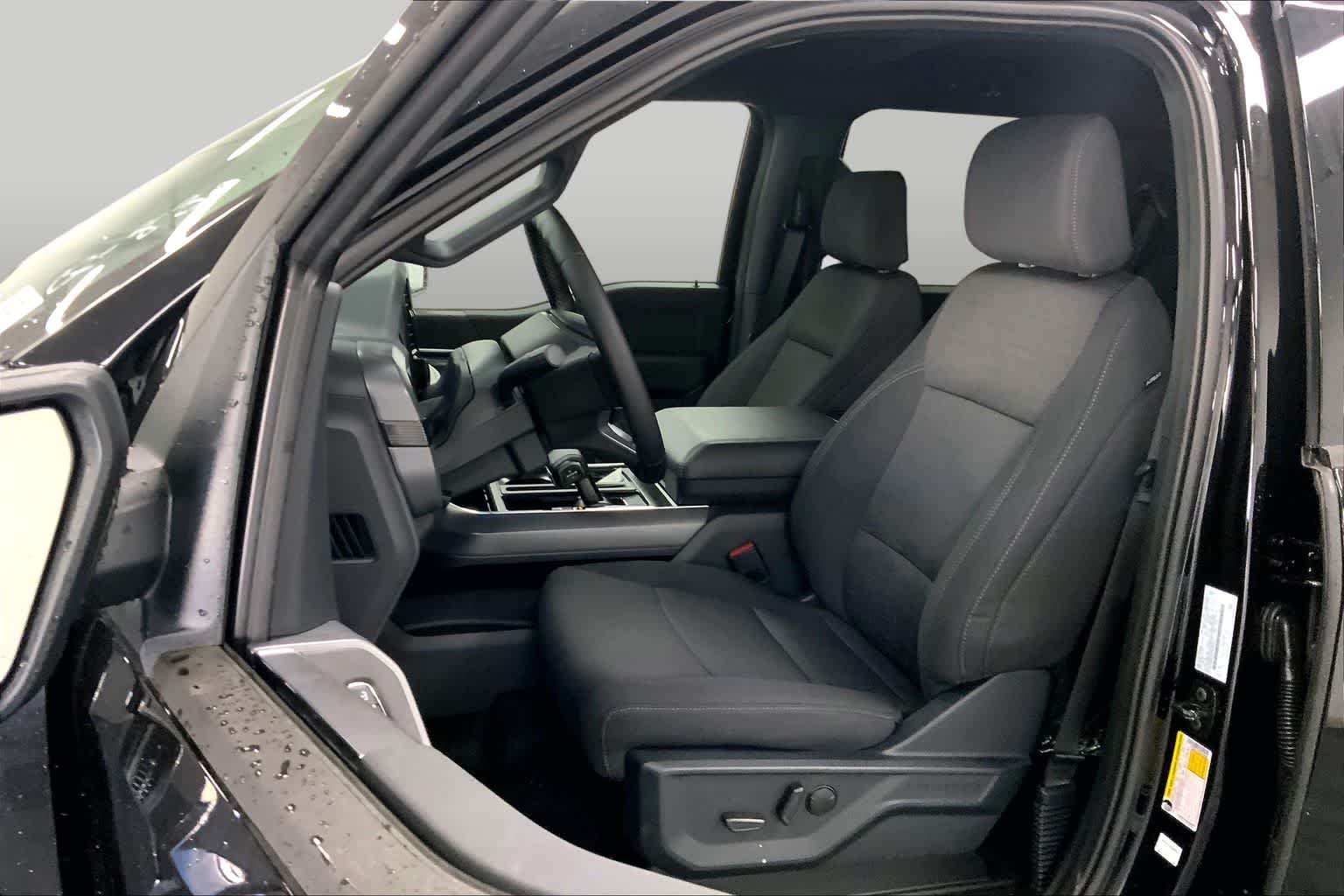 New 2026 Agate Black Metallic Ford XLT image 8