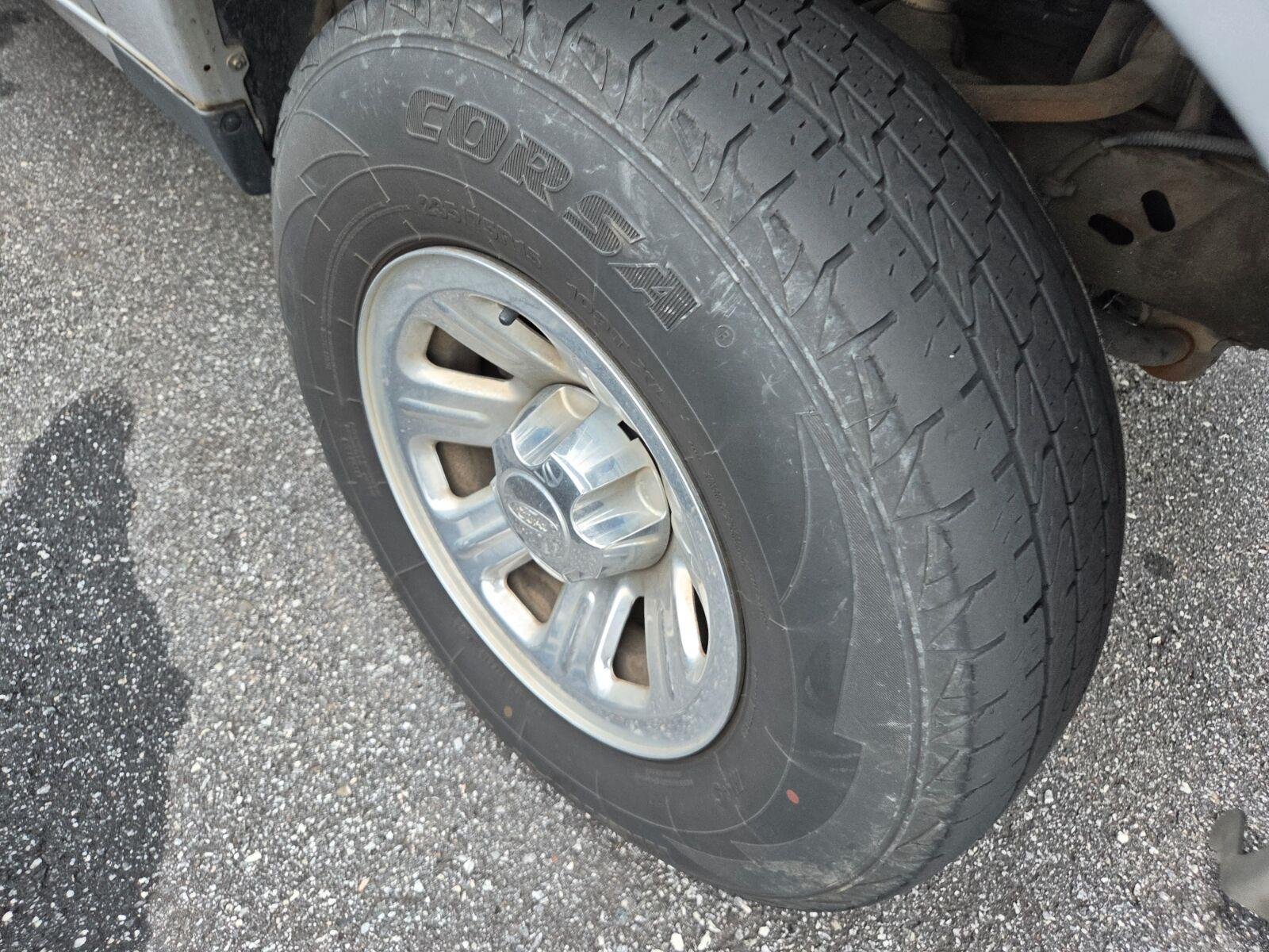 Used 2003  Ford XLT Appearance image 4