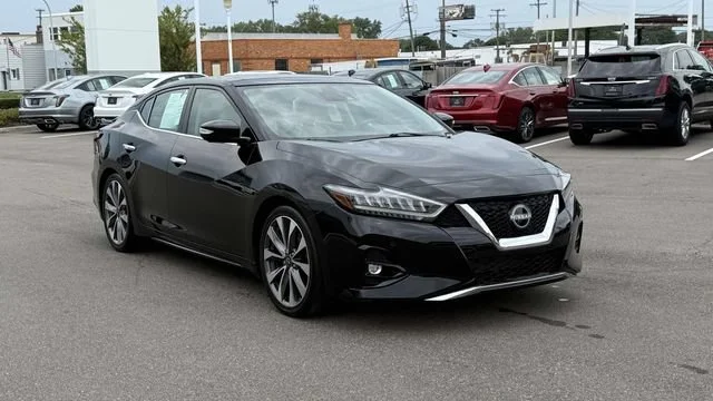 Used 2023 Black Nissan Platinum image 33