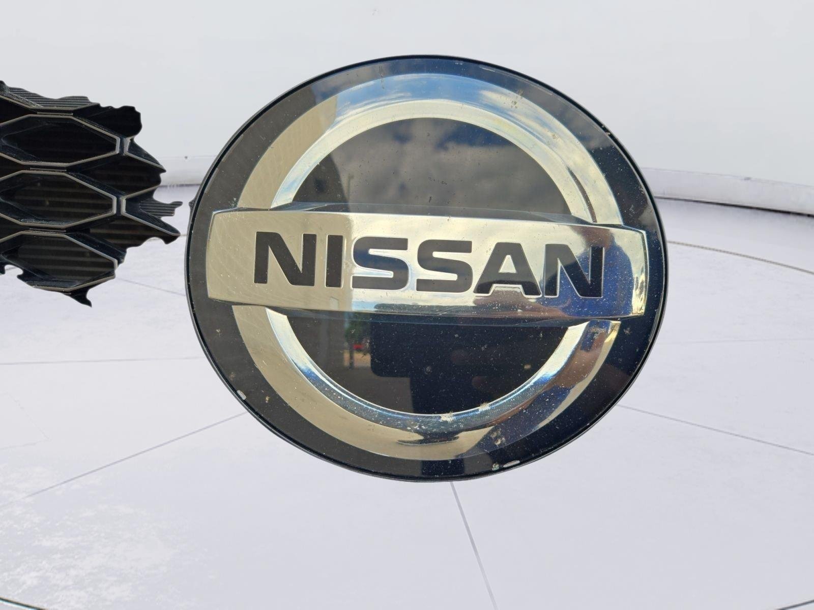 Used 2021 Pearl White Tricoat Nissan SR image 9