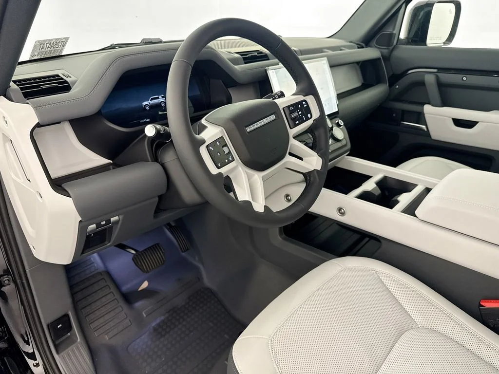 New 2026 Santorini Black Land Rover X-Dynamic SE image 9