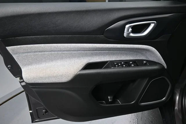 Used 2023 Gray Jeep Sport image 18