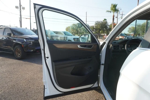 New 2026 Opal White Pearl Volkswagen 2.0T SE W/TECHNOLOGY image 14