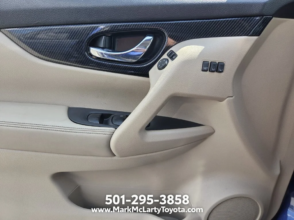 Used 2017 Blue Nissan SL image 27
