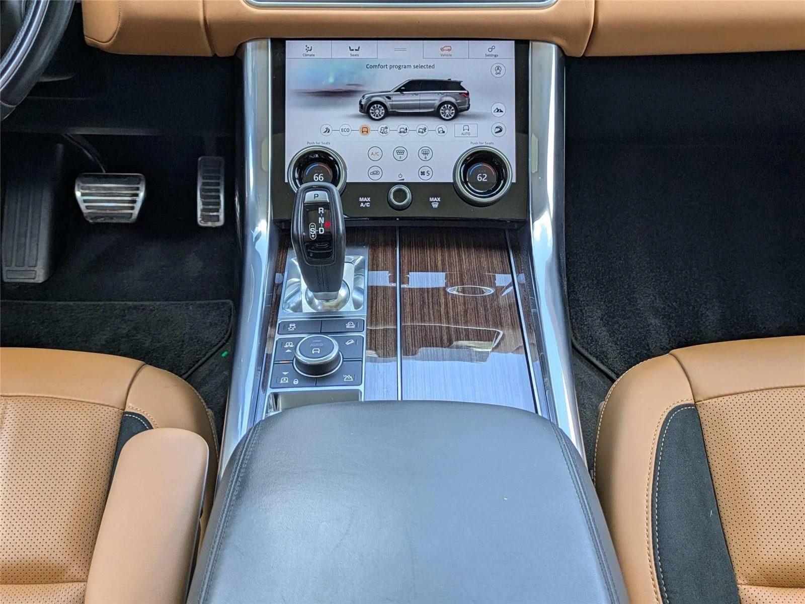 Used 2019 British Racing Green Metallic Land Rover Dynamic image 22